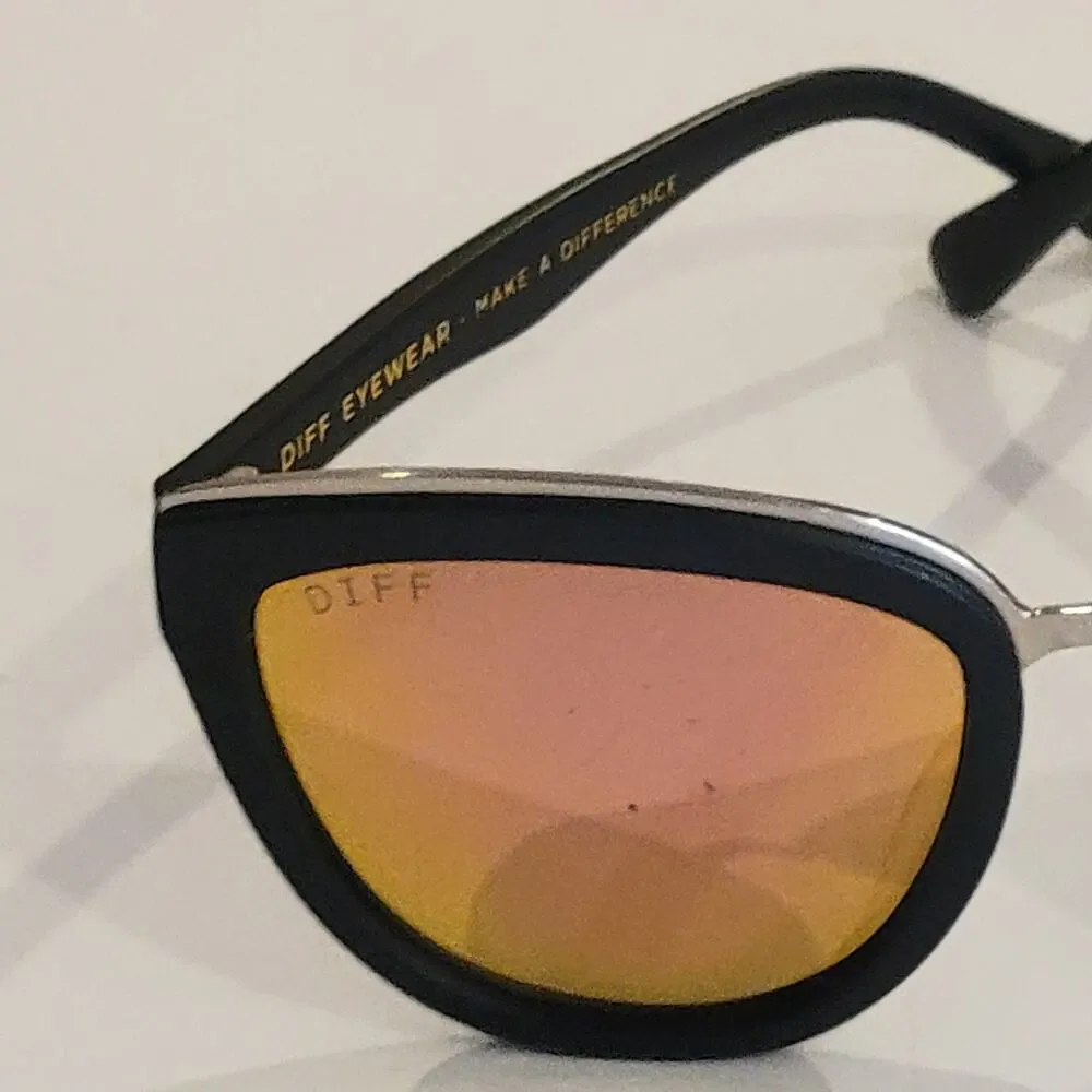Diff Eyewear Cateye Rose Pink Polarized Mirrored Sunglasses MB-PK07P.
